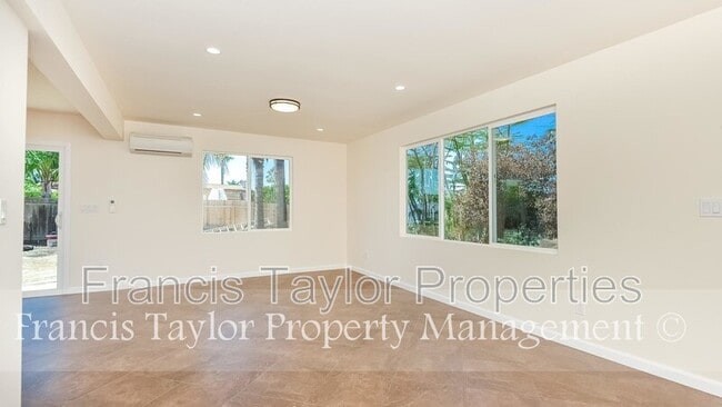 Building Photo - 2559 Haas St