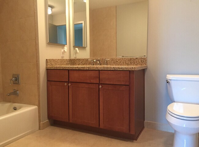 Foto del edificio - Fantastic 2 Bed/2Bath Penthouse with Panor...