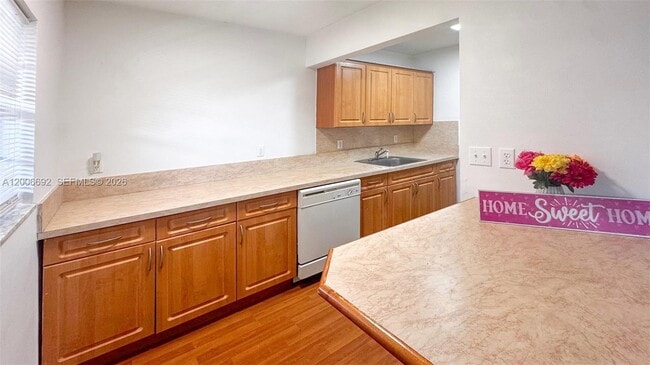Building Photo - 1522 NE 34th Ct