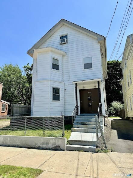 Building Photo - 66 Henry St