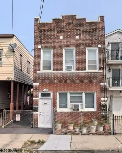 Building Photo - 343 3rd Ave W