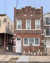 Building Photo - 343 3rd Ave W