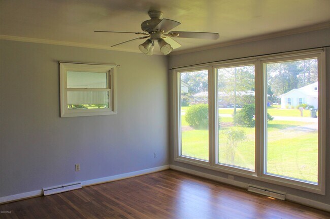 Building Photo - 2526 E Forest Dr