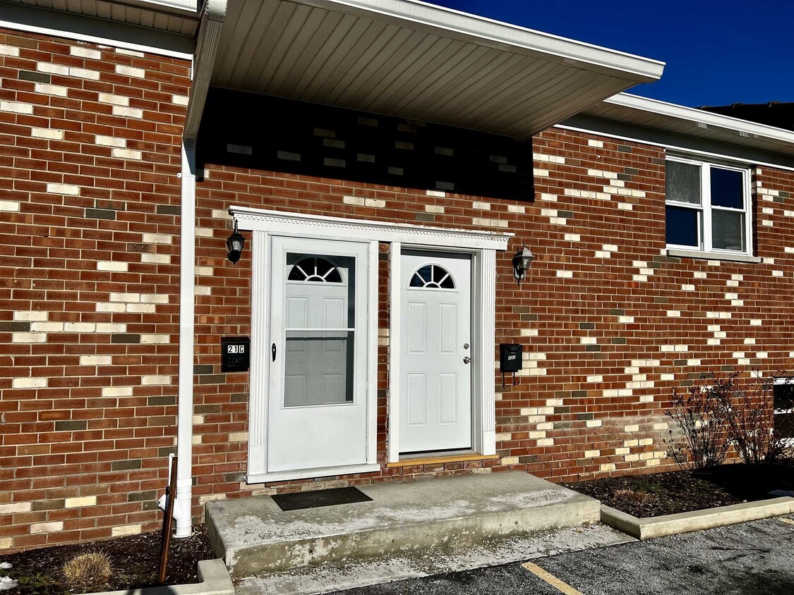 Primary Photo - 21 Alpine Dr