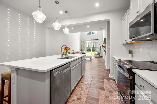 Foto del edificio - 12008 Gambrell Dr