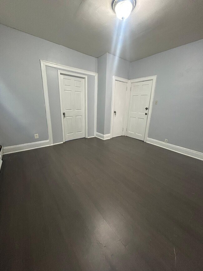 Foto del edificio - 329 Columbia Ave