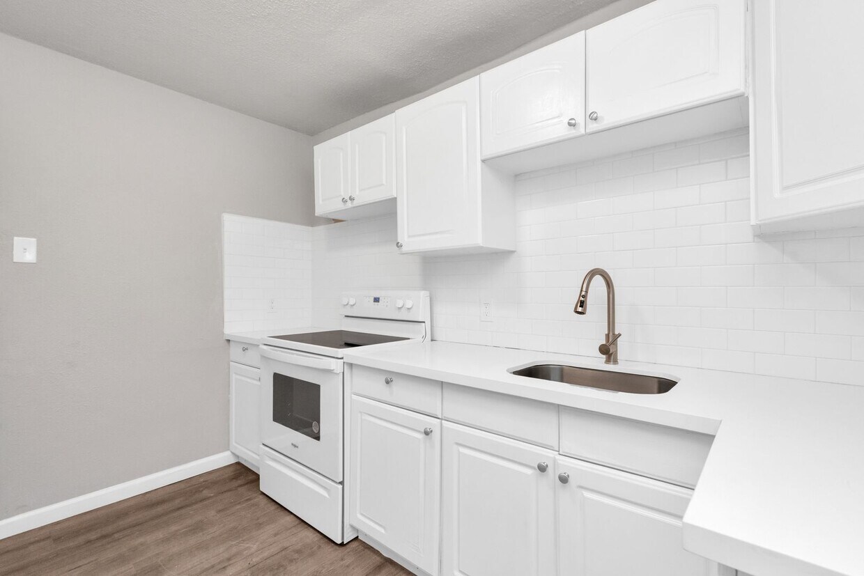 Primary Photo - NICE 2 BEDROOM 1 BATH WITH 1600 SF