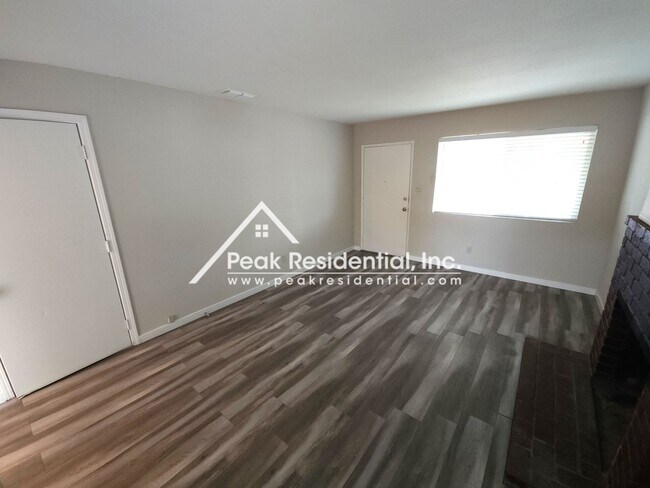Building Photo - 2bd/1ba Duplex near Freeport Blvd & Meadow...