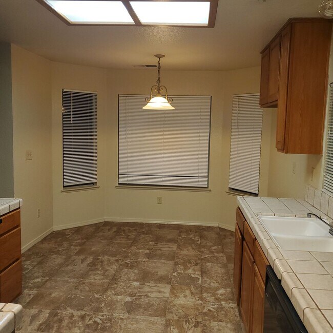 Foto del edificio - COLLEGEVIEW DRIVE ~ Near College  3 bedroo...