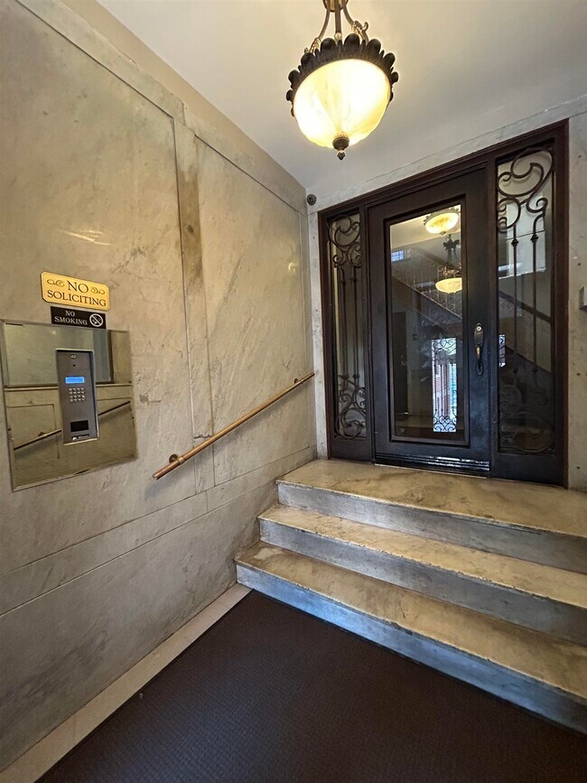 Foto del edificio - 6601 Broadway