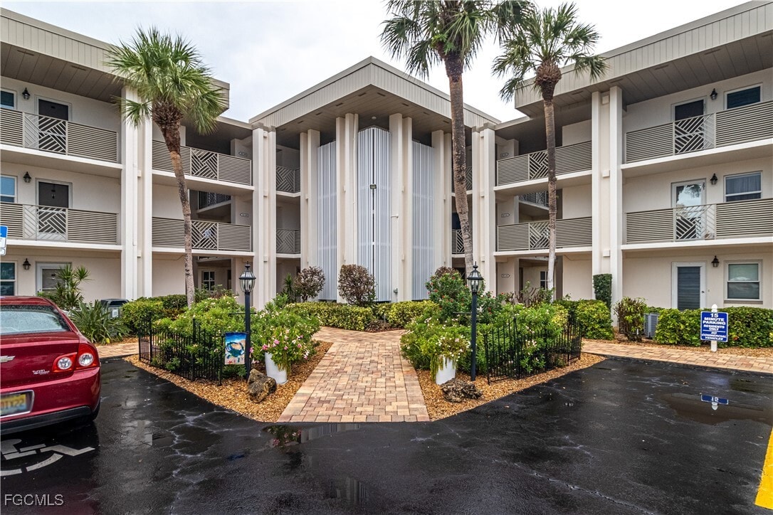 Foto principal - 6102 Augusta Dr