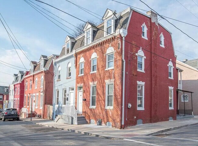Foto del edificio - 521 E Strawberry St