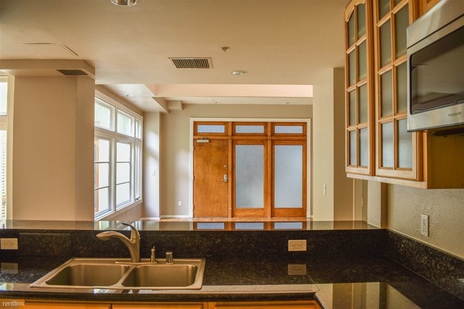 Building Photo - 541 S Spring St