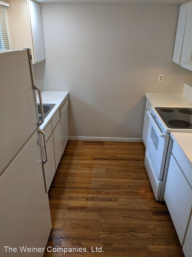 Building Photo - 2 br, 1.5 bath House - 2044 Blackthorn Dr.