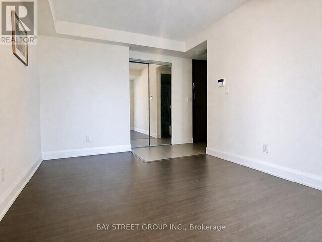 Photo du bâtiment - 8200 Birchmount Rd