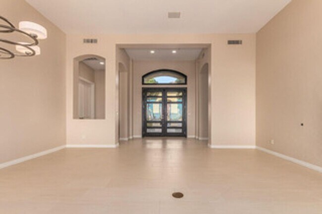 Foto del edificio - 5 Bedroom spectacular home in McDowell Mou...