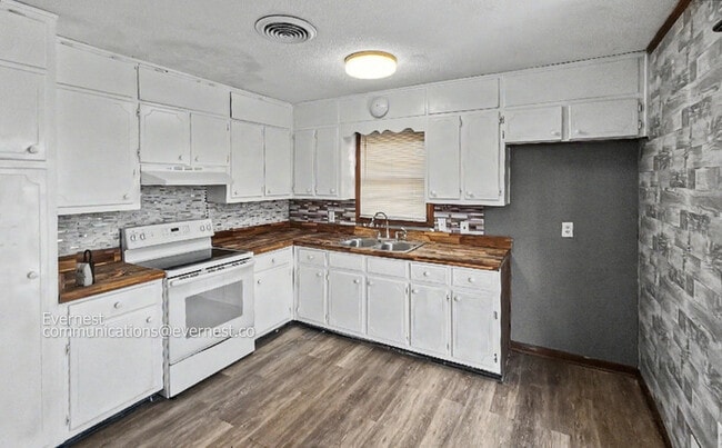 Building Photo - 1816 Doman Cir