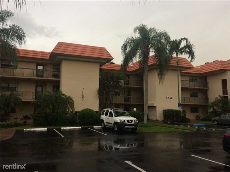 200 Jacaranda Dr, Plantation, FL 33324 Condo for Rent in Plantation