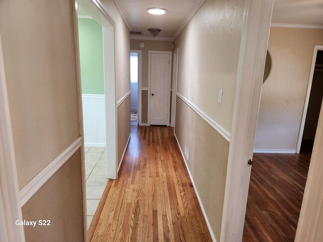 Foto del edificio - Bright and Cheery, well maintained 3 bedro...