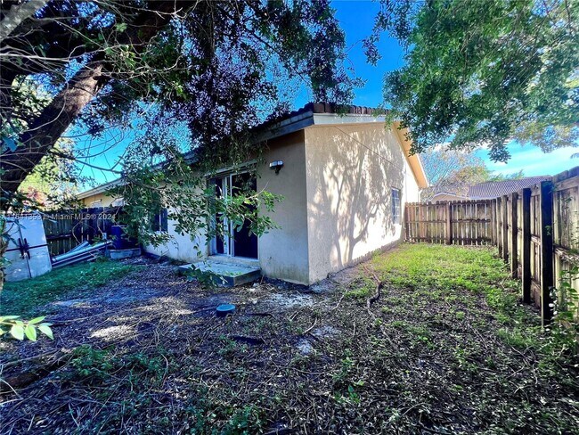 Building Photo - 3898 SW 48th Ave