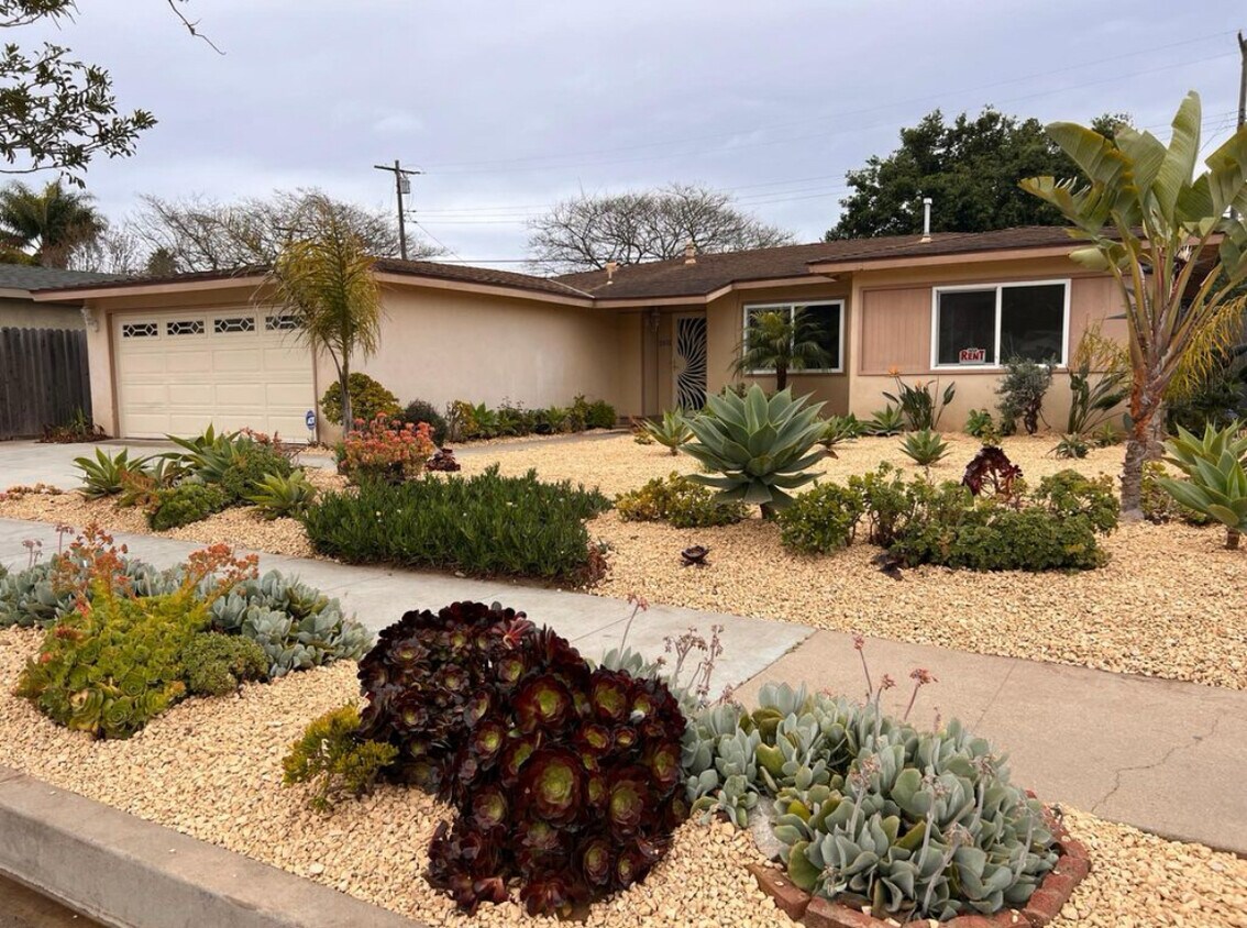Foto principal - 2455 Borton Dr