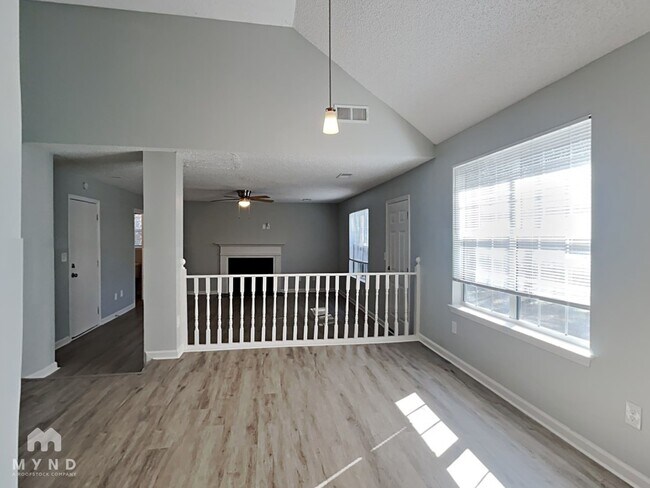 Foto del edificio - 7010 Mahogany Dr