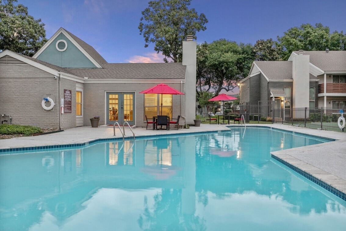 Foto del edificio - 10751 Meadowglen Ln