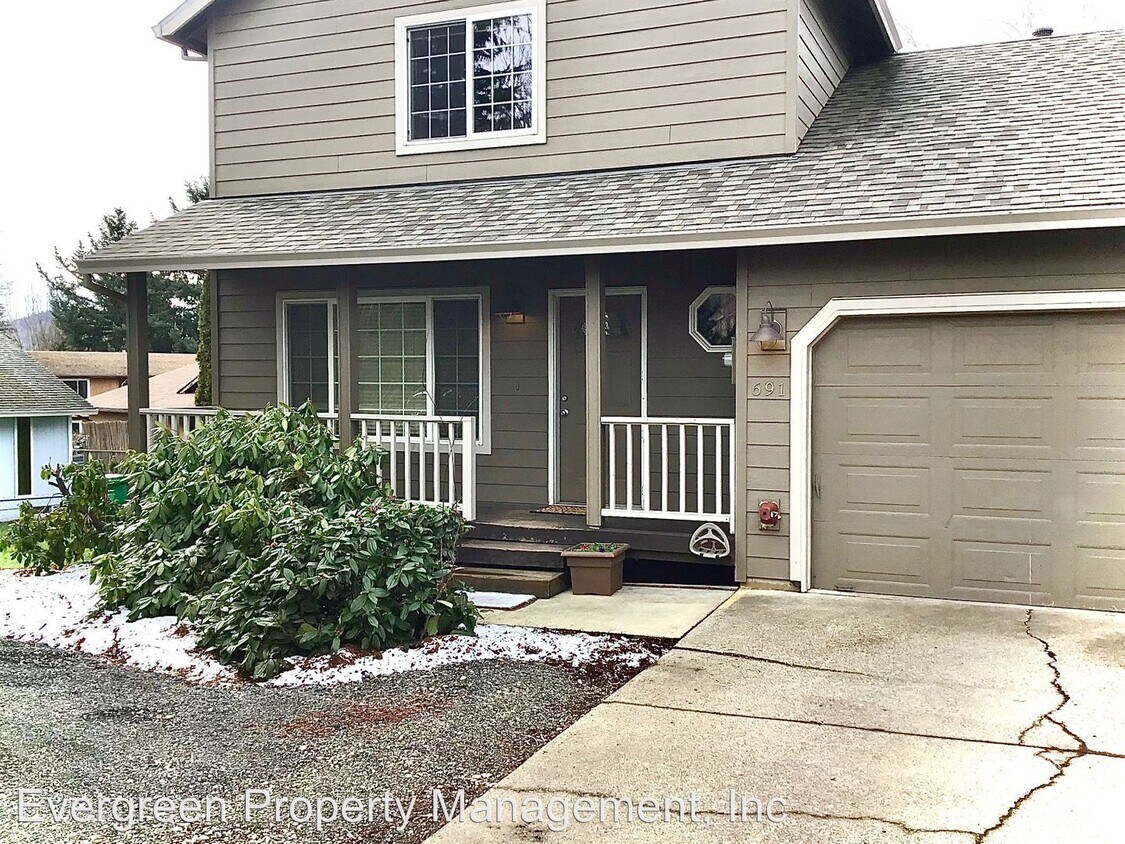 Primary Photo - 689-691 SE Kane Dr