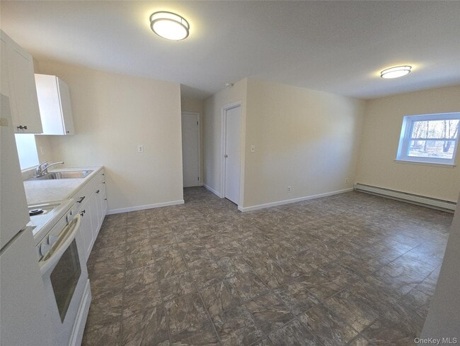 Building Photo - 91 Holloran Rd