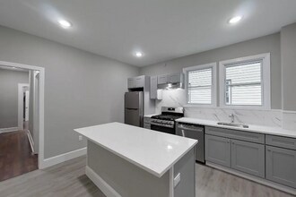 Building Photo - 7 Lombardy Pl