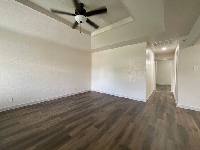 Foto del edificio - AVAILABLE NOW 2 BEDROOM 2 BATH DUPLEX IN S...