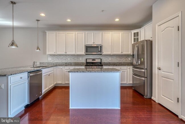 Building Photo - 985 Morgan Run Rd