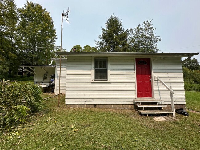 Foto del edificio - 3 bedroom/1 bath house  Fall Branch, TN