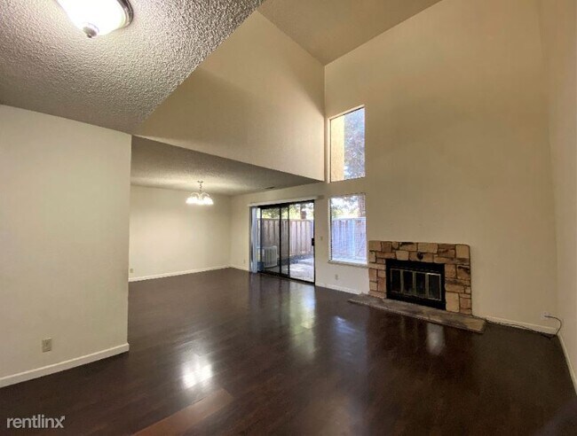 Building Photo - 3 br, 2.5 bath Townhome - 5603 Makati Cir