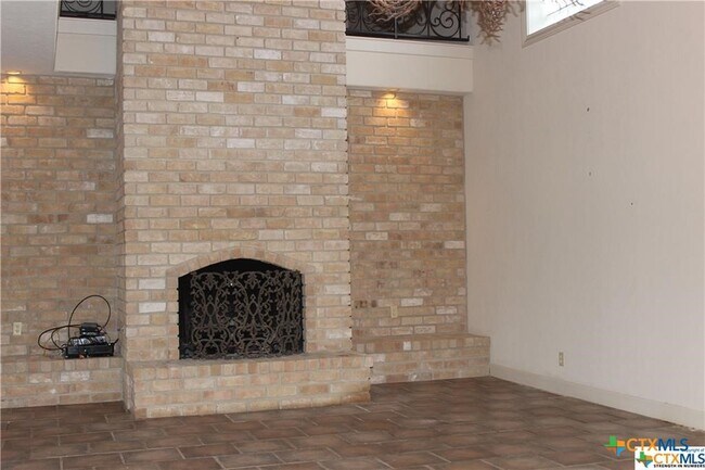 Foto del edificio - 6001 Country Club Dr