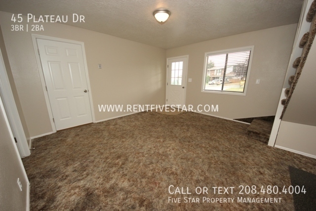 Building Photo - 3 Bedroom Home Available with a Garage and...