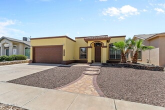 Building Photo - 2029 Sun Chariot St