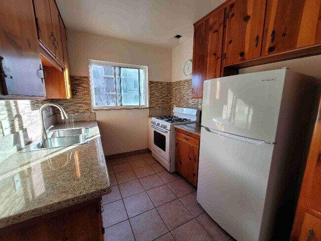 Foto del edificio - 2364 Walgrove Ave