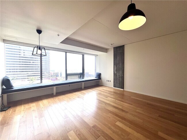 Foto del edificio - 1155 S Grand Ave