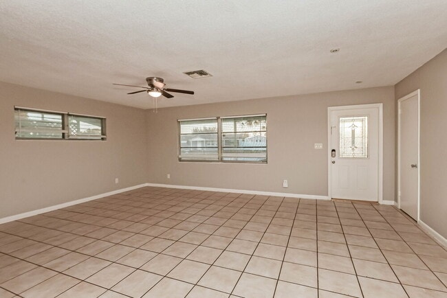 Foto del edificio - 344 Crestwood Ave