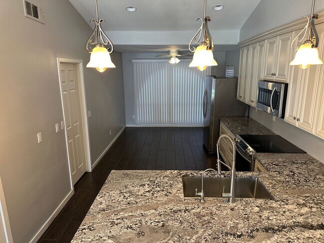 Foto del edificio - STUNNING 3 bed/2 bath remodel in Chandler ...