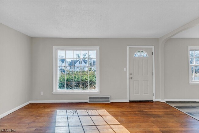 Foto del edificio - 14305 Brunswick Ave