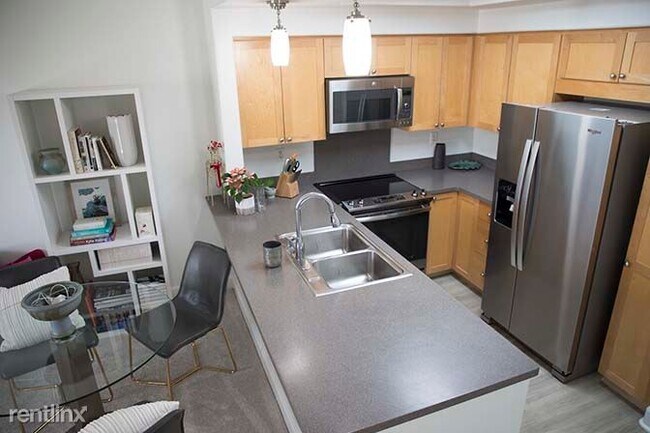 Building Photo - 2 br, 2.5 bath Townhome - 921504 Aliinui Dr