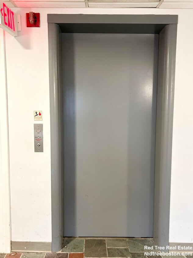 Building Photo - 2018 Commonwealth Ave