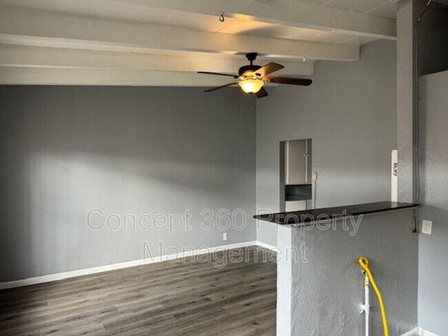 Foto del edificio - 6732 Paramount Blvd