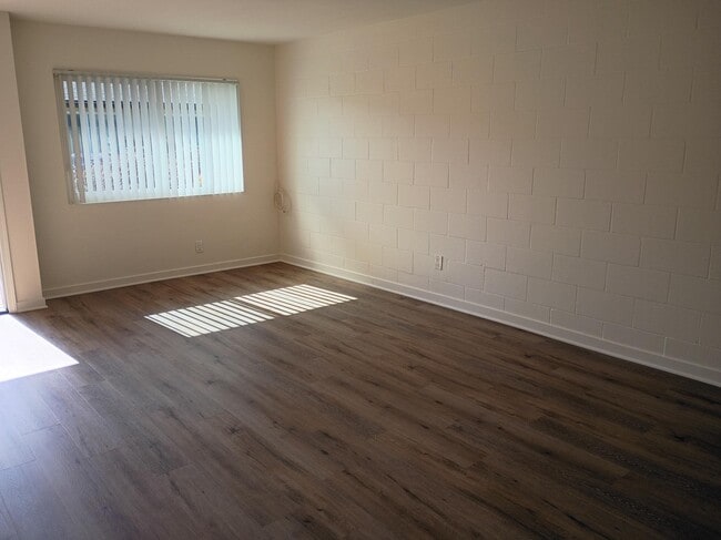 Building Photo - 4901 Heil Ave