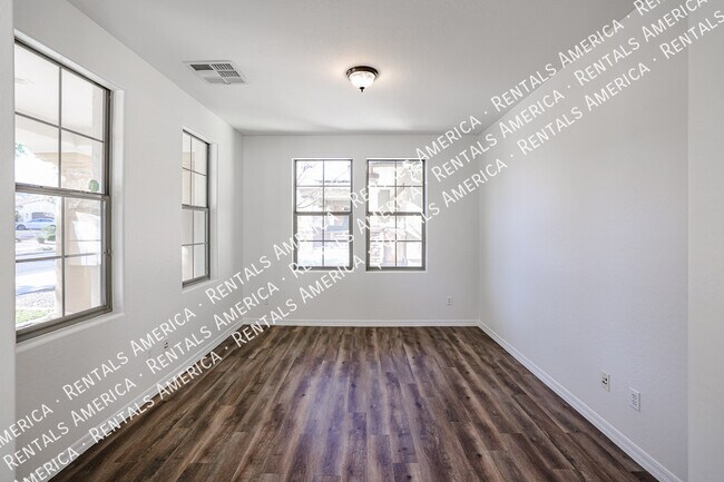 Foto del edificio - 3215 N Evergreen St