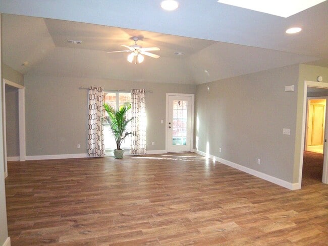 Building Photo - 7010 Hansford Cir