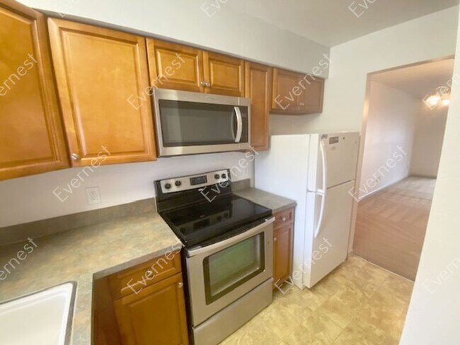 Foto del edificio - 2345 Lake Heather Heights Ct
