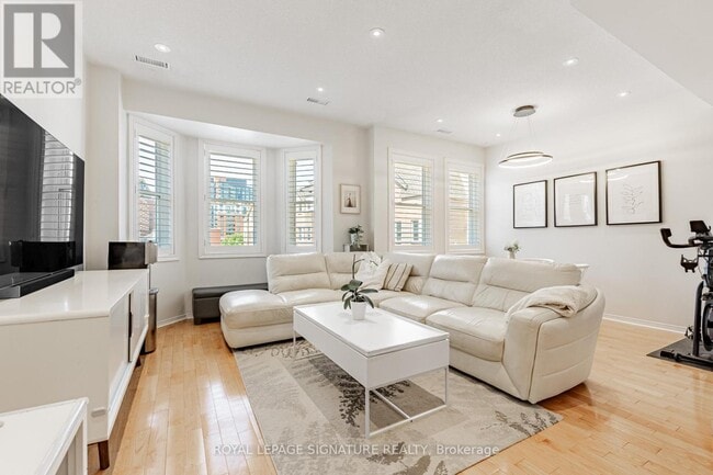 Photo du bâtiment - 760-760 Lawrence Ave W